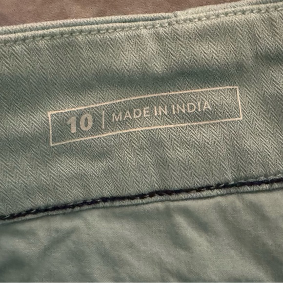 Vineyard Vines Herringbone Everyday shorts 3-1:2” - Picture 3 of 3